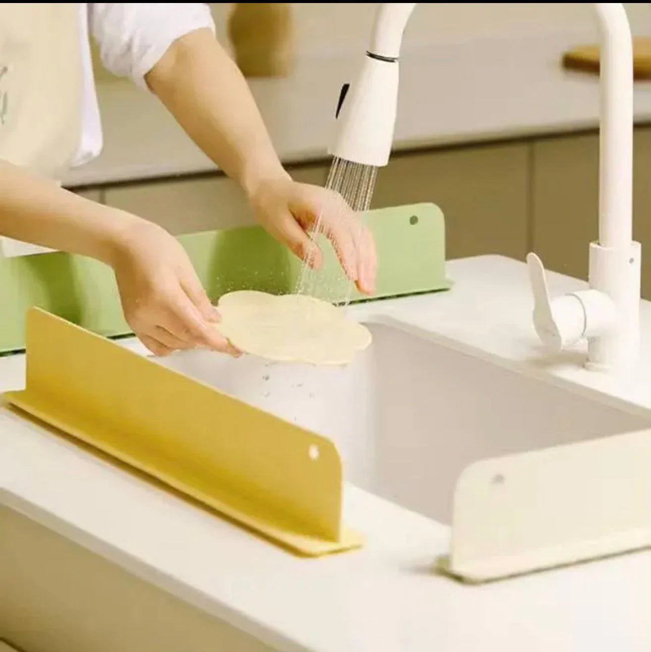 Silicone Kitchen Sink Splash Guard With Suction