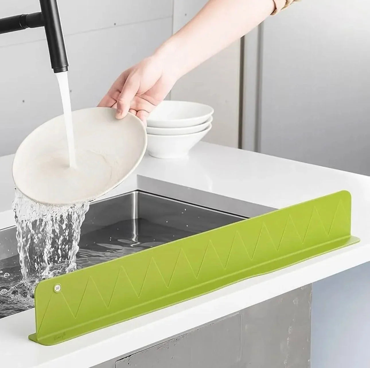Silicone Kitchen Sink Splash Guard With Suction
