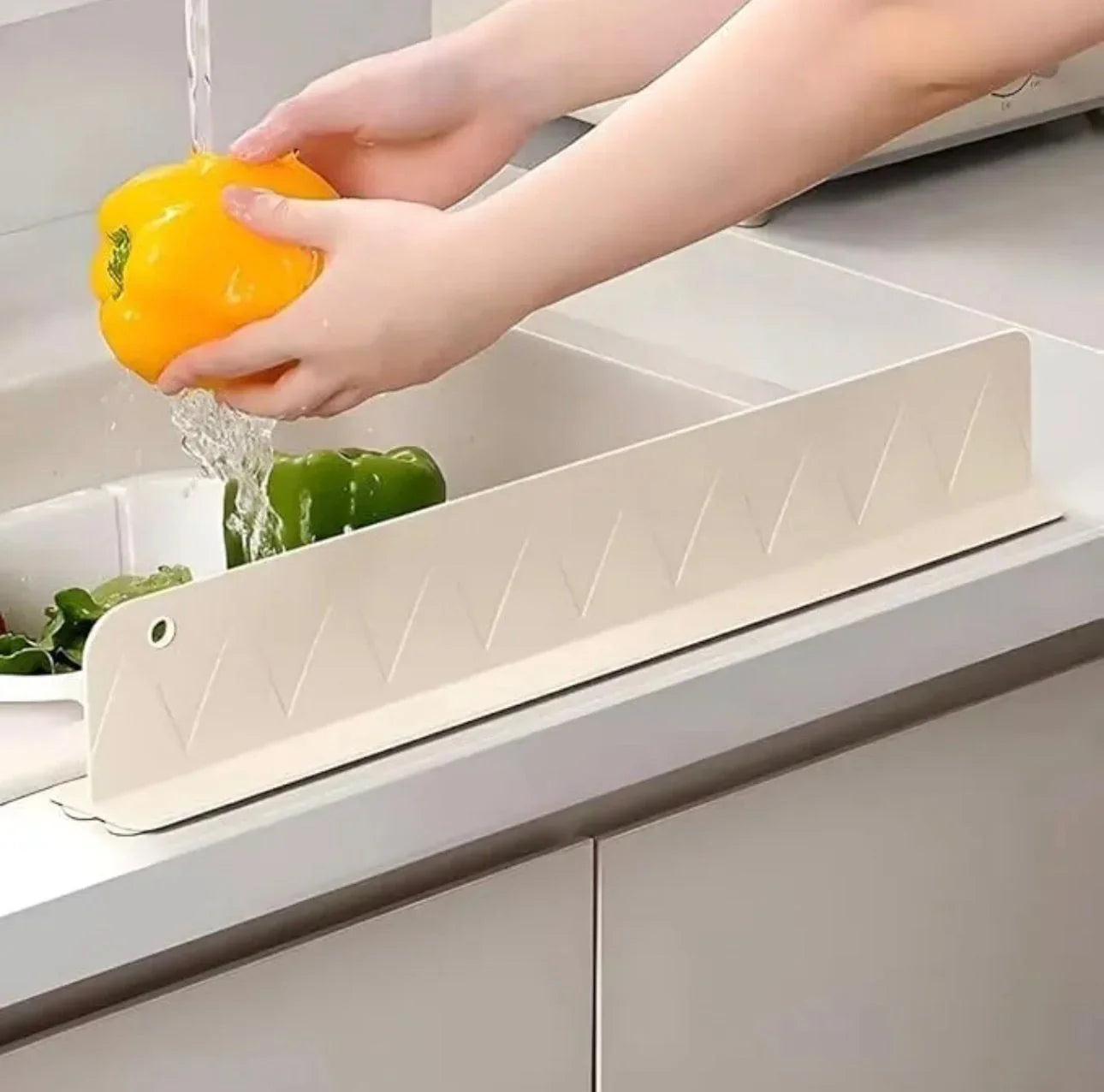 Silicone Kitchen Sink Splash Guard With Suction