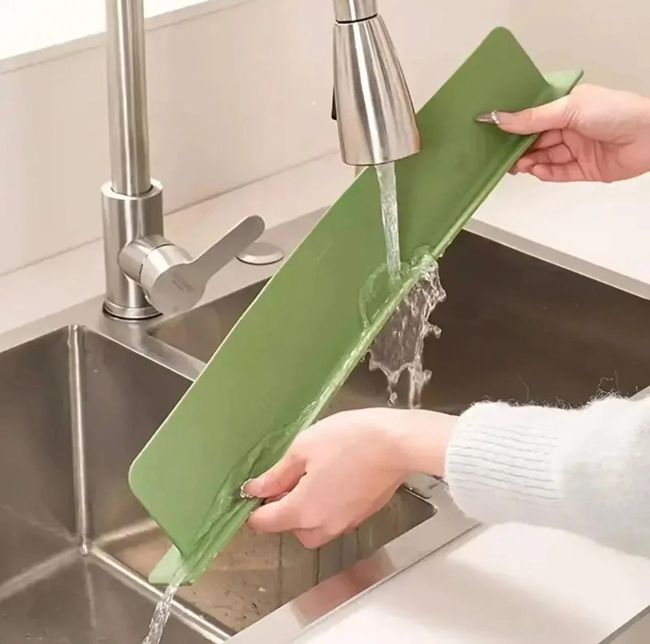 Silicone Kitchen Sink Splash Guard With Suction